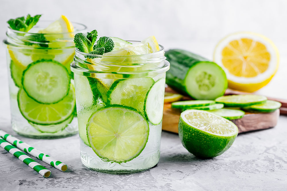 Gurken-Limetten-Wasser