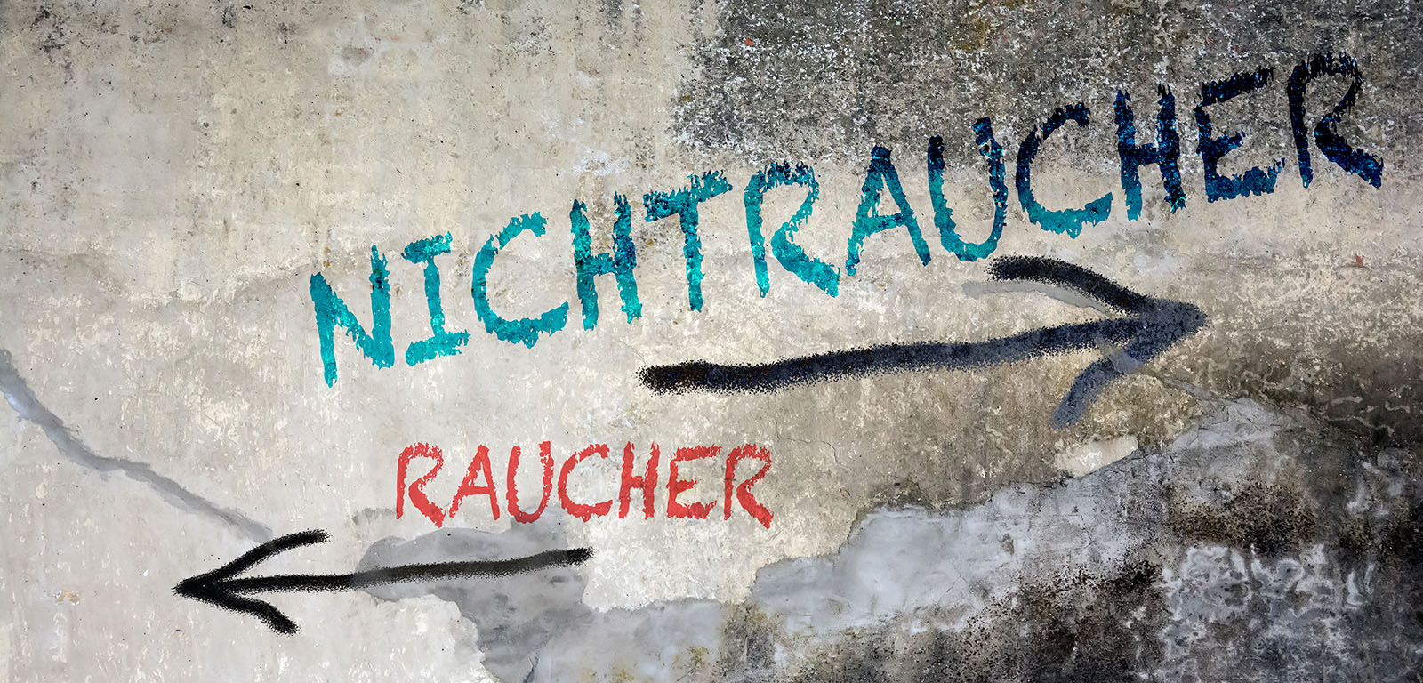 Nichtraucher werden Wand mit Pfeile zu Nichtraucher werden