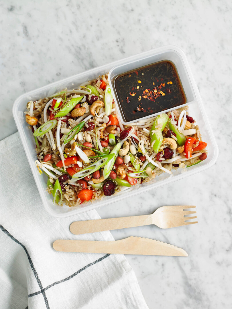 Scharfer Reissalat mit Cashewnüssen