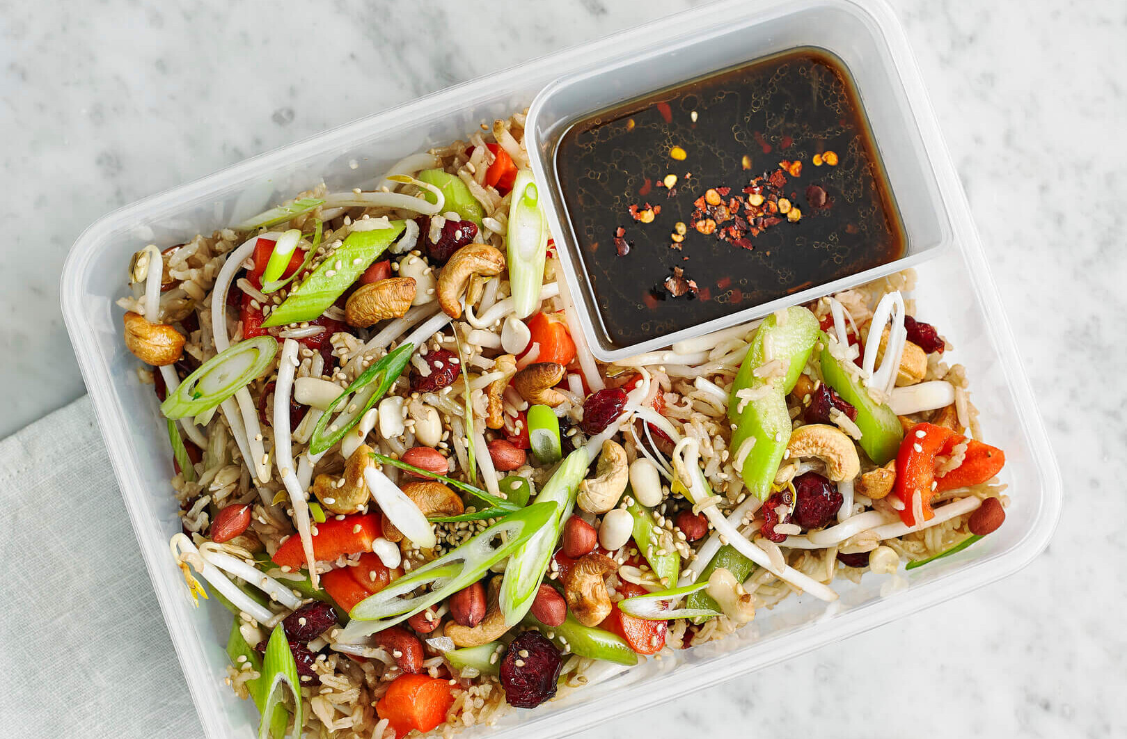 Reissalat Scharfer Reissalat mit Cashew-Nüssen und Sojasauce
